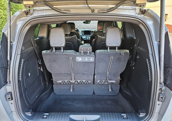 Chrysler Pacifica cena 231117 przebieg: 28268, rok produkcji 2021 z Jarosław małe 436